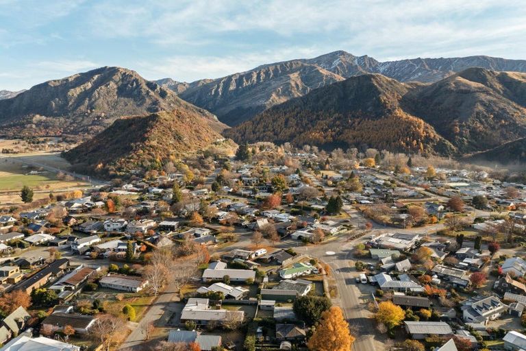 Photo of property in 10 Adamson Drive, Arrowtown, 9302