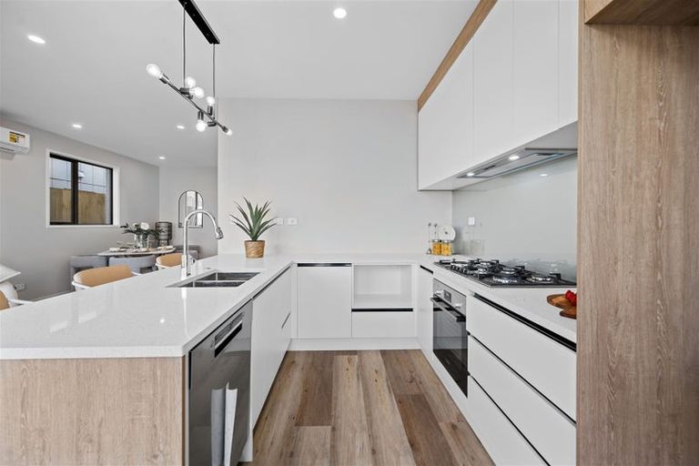 Photo of property in 14 Pohewa Road, Silverdale, 0932