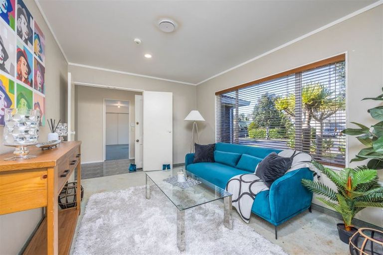 Photo of property in 11 Picasso Drive, West Harbour, Auckland, 0618