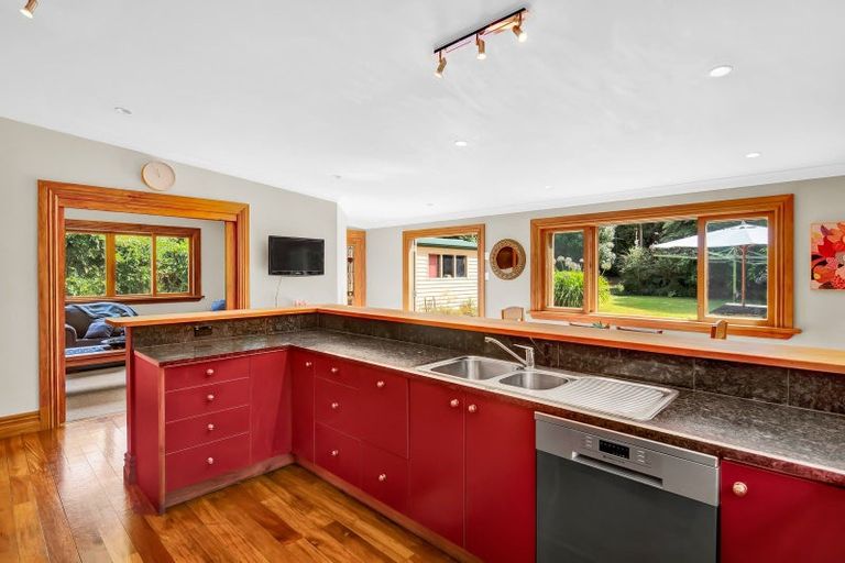 Photo of property in 4 Muhunoa West Road, Ohau, Levin, 5570
