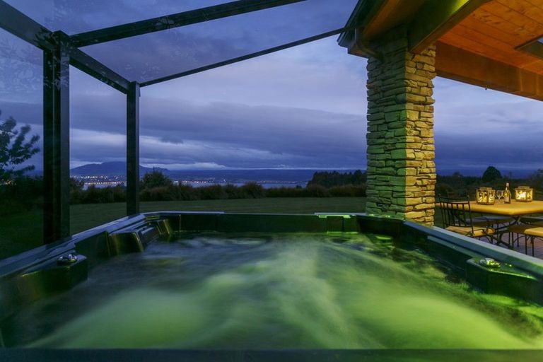 Photo of property in 121 Highland Drive, Acacia Bay, Taupo, 3385