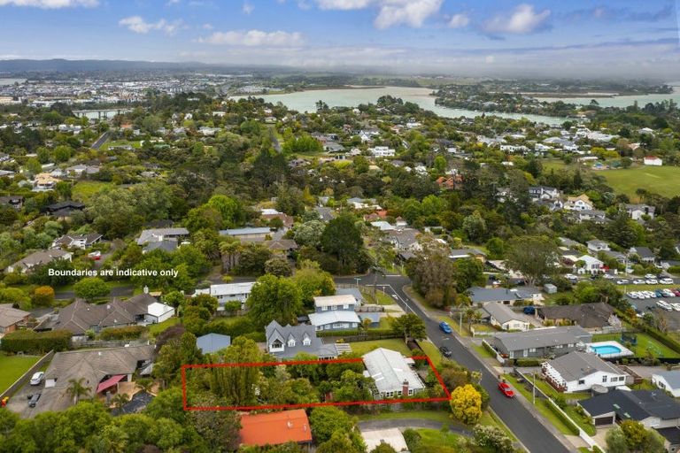 Photo of property in 12 Outlook Road, Greenhithe, Auckland, 0632