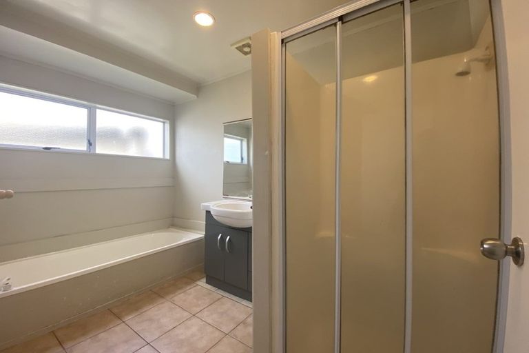 Photo of property in 2/8 Raines Avenue, Forrest Hill, Auckland, 0620