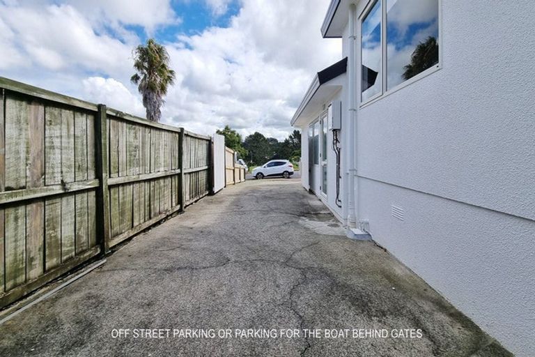 Photo of property in 27 Calypso Way, Unsworth Heights, Auckland, 0632