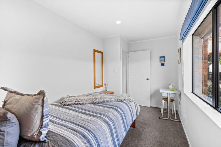 Photo of property in 2/1 Bluefin Way, West Harbour, Auckland, 0618