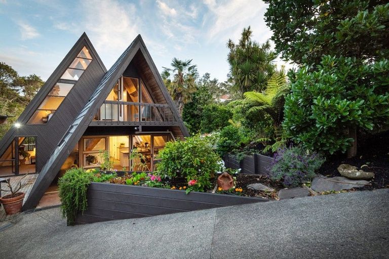 Photo of property in 1/5 Glenbush Place, Birkenhead, Auckland, 0626