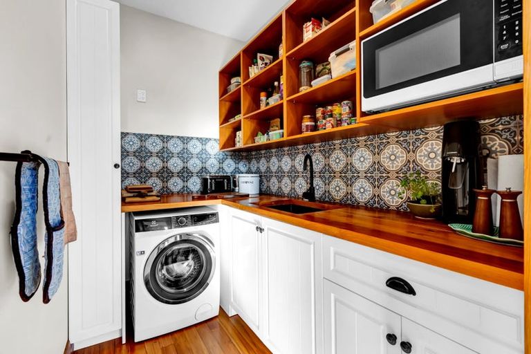 Photo of property in 37 Ballance Street, Lower Vogeltown, New Plymouth, 4310