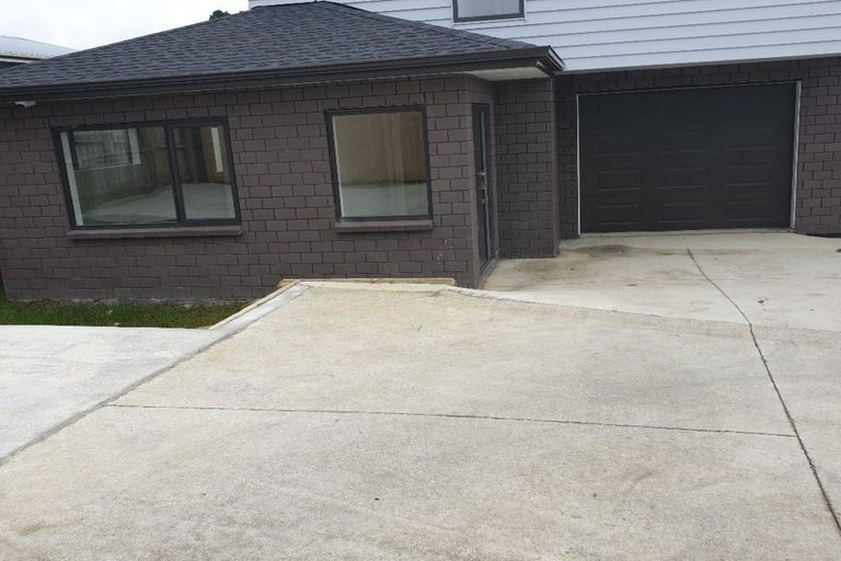 Photo of property in 18a Riverpark Crescent, Henderson, Auckland, 0610