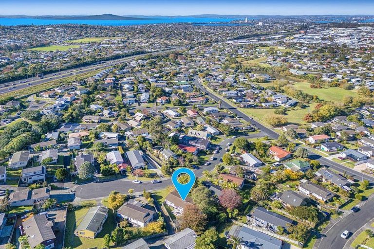 Photo of property in 12 Thalia Place, Totara Vale, Auckland, 0629