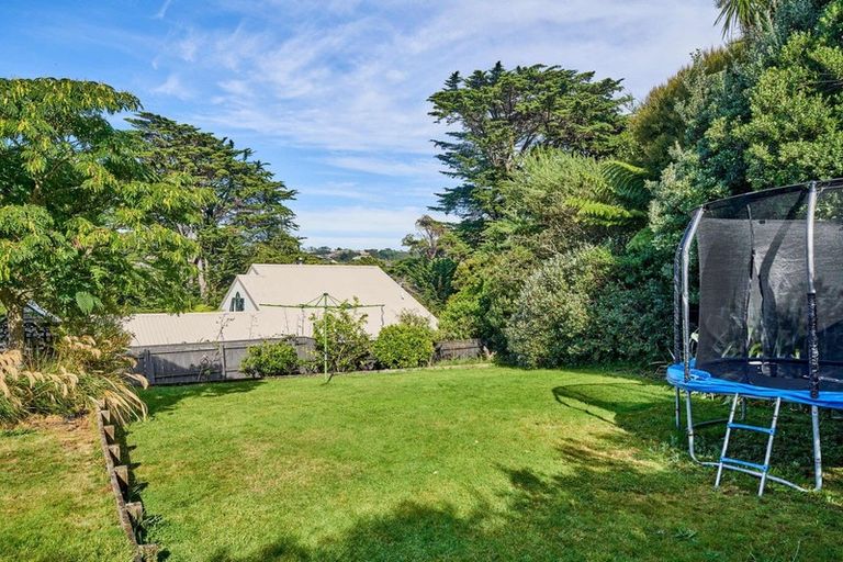 Photo of property in 28 Saunders Close, Whitby, Porirua, 5024