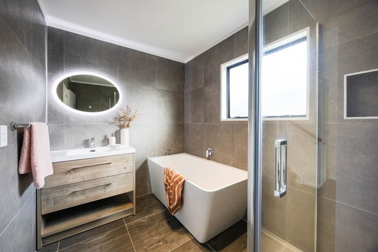 Photo of property in 40 Elliston Crescent, Stanmore Bay, Whangaparaoa, 0932