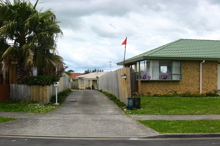 Photo of property in 35 Robert Ross Place, Clendon Park, Auckland, 2103