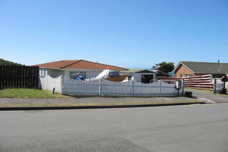 Photo of property in 35 Tuna Terrace, Titahi Bay, Porirua, 5022