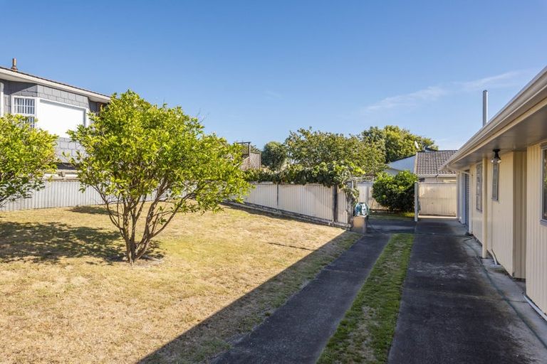 Photo of property in 50 Queens Road, Waikanae Beach, Waikanae, 5036
