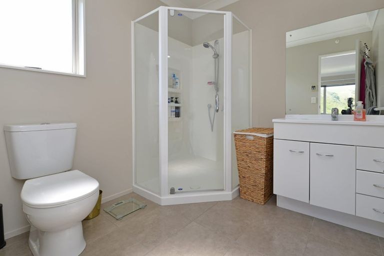 Photo of property in 5a Gifford Grove, Churton Park, Wellington, 6037