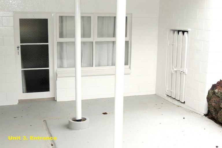 Photo of property in 9 Seaview Road, Castor Bay, Auckland, 0620