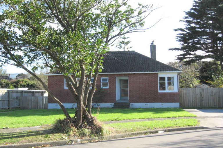 Photo of property in 1 Sinclair Grove, Naenae, Lower Hutt, 5011