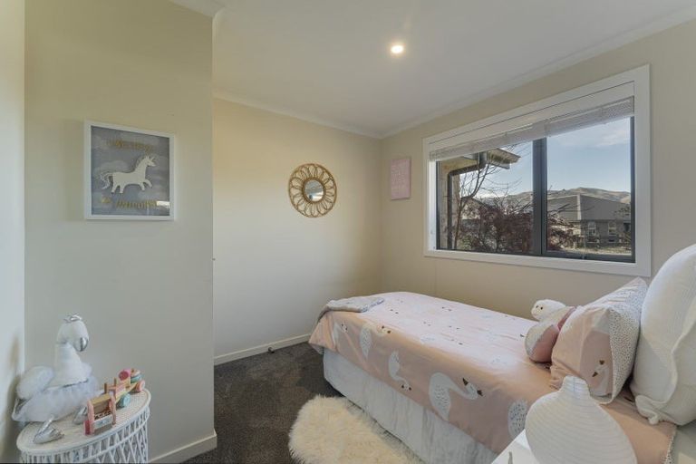 Photo of property in 22 Magnetic Place, Cromwell, 9310