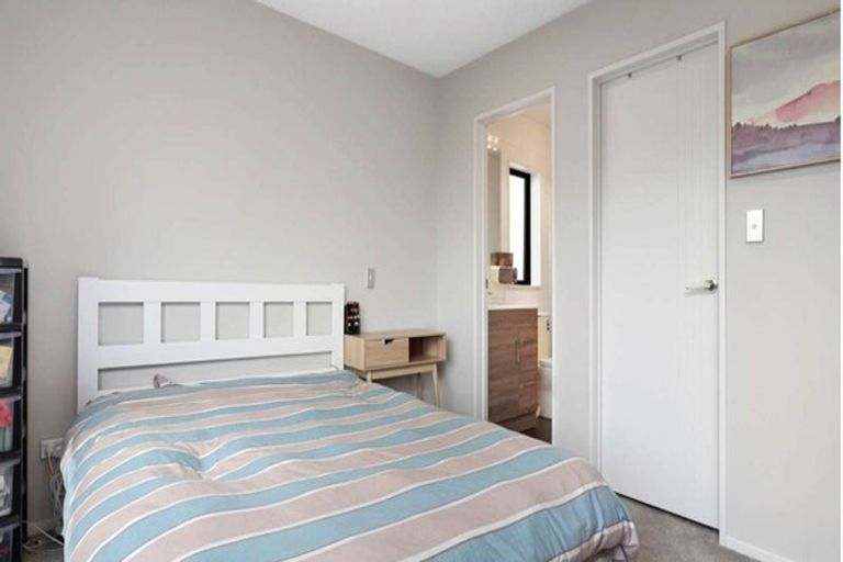 Photo of property in 152c Colwill Road, Massey, Auckland, 0614