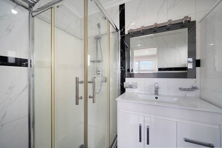 Photo of property in 17 Kohinoor Avenue, Mangere, Auckland, 2022