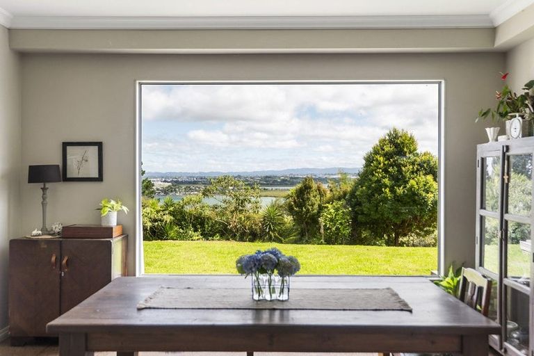 Photo of property in 5 Chatham Avenue, Paremoremo, Auckland, 0632