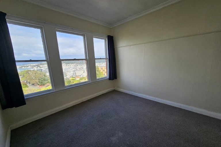 Photo of property in 88 Kelburn Parade, Kelburn, Wellington, 6012