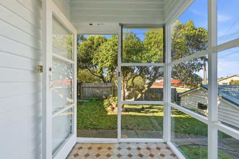 Photo of property in 100 Gonville Avenue, Gonville, Whanganui, 4501
