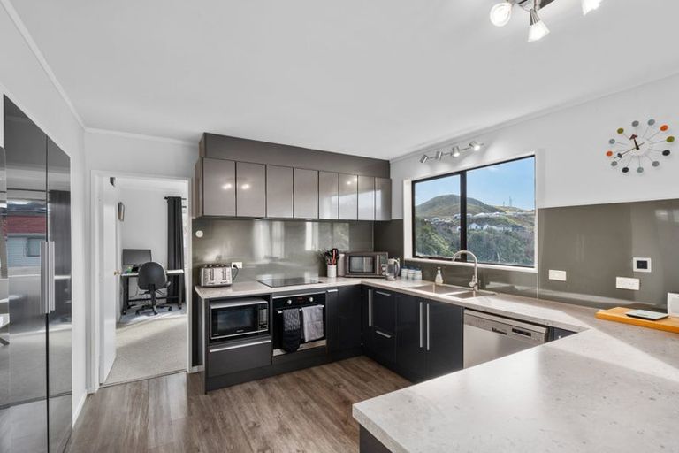 Photo of property in 6 Wantwood Grove, Churton Park, Wellington, 6037