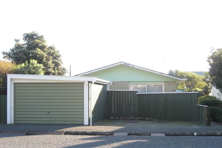 Photo of property in 2/66 Oroua Street, Eastbourne, Lower Hutt, 5013