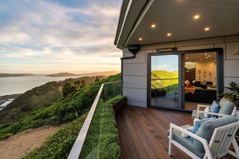 Photo of property in 35 Grumman Lane, Newlands, Wellington, 6037