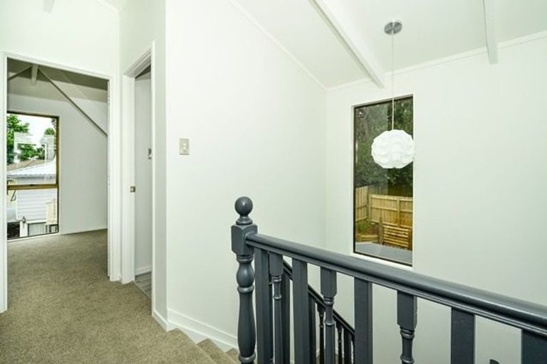 Photo of property in 12 Midgley Road, West Harbour, Auckland, 0618