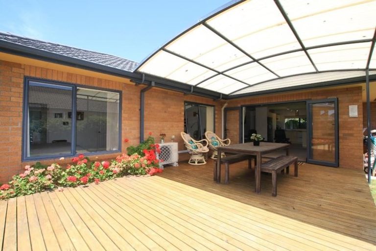Photo of property in 24 Glencalder Place, Wattle Downs, Auckland, 2103