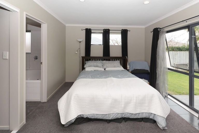 Photo of property in 10 Saint James Drive, Huntington, Hamilton, 3210