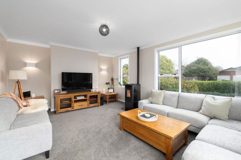 Photo of property in 10 Karnak Crescent, Russley, Christchurch, 8042