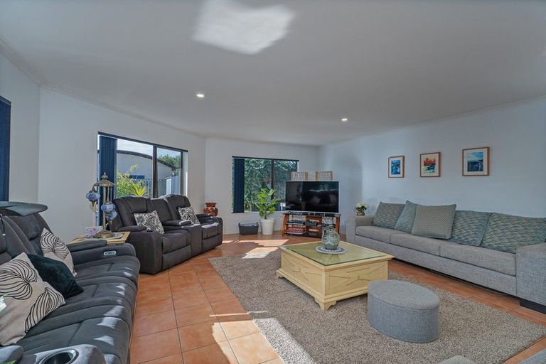 Photo of property in 51 Cholmondeley Crescent, Whitianga, 3510