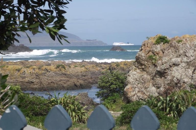 Photo of property in 388 The Esplanade, Island Bay, Wellington, 6023