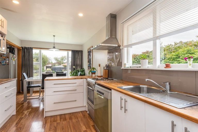 Photo of property in 5 Neave Place, Hillmorton, Christchurch, 8025