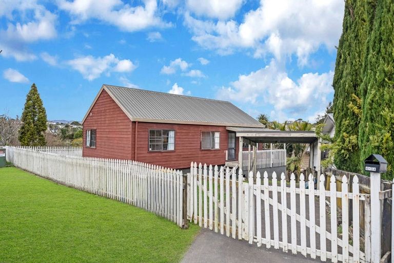 Photo of property in 4/34 Don Buck Road, Massey, Auckland, 0614