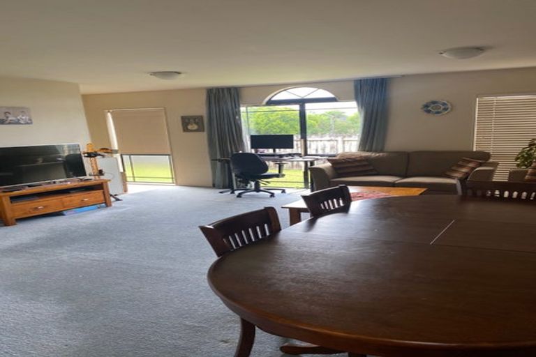 Photo of property in 21 Ballymore Drive, Pinehill, Auckland, 0632