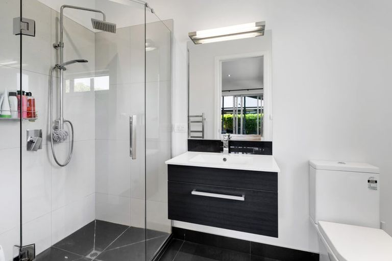 Photo of property in 3 Te Arakete Place, Hurworth, New Plymouth, 4310