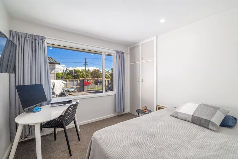 Photo of property in 16 Englefield Road, Belfast, Christchurch, 8051