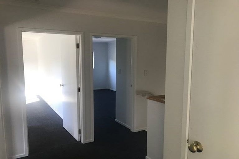 Photo of property in 18 Stolford Crescent, New Lynn, Auckland, 0600