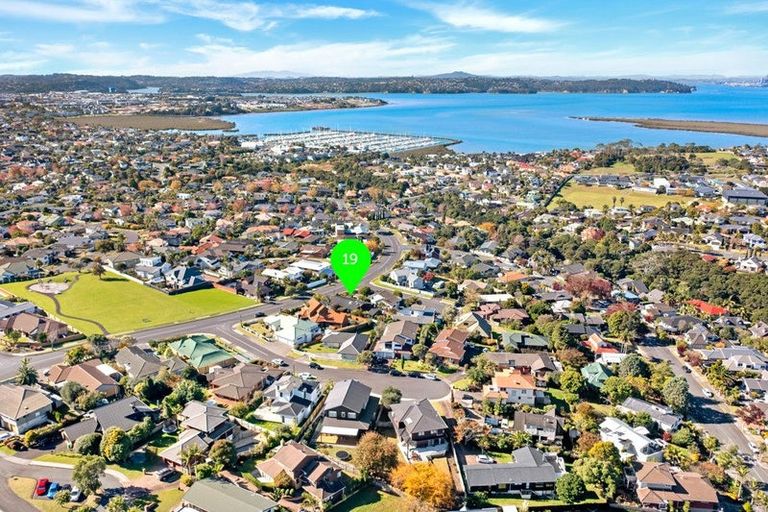 Photo of property in 19 Westpark Drive, West Harbour, Auckland, 0618