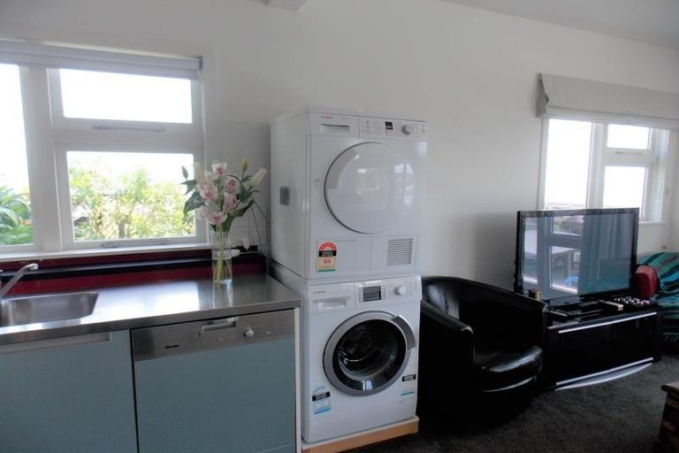 Photo of property in 1a Clive Road, Khandallah, Wellington, 6035