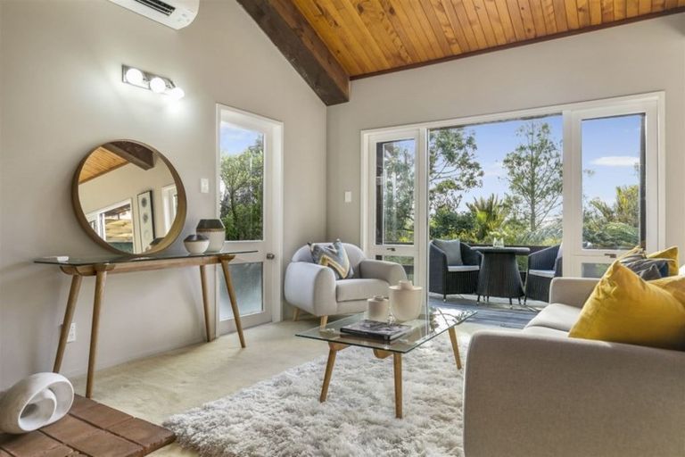 Photo of property in 25 Pemberton Avenue, Bayview, Auckland, 0629