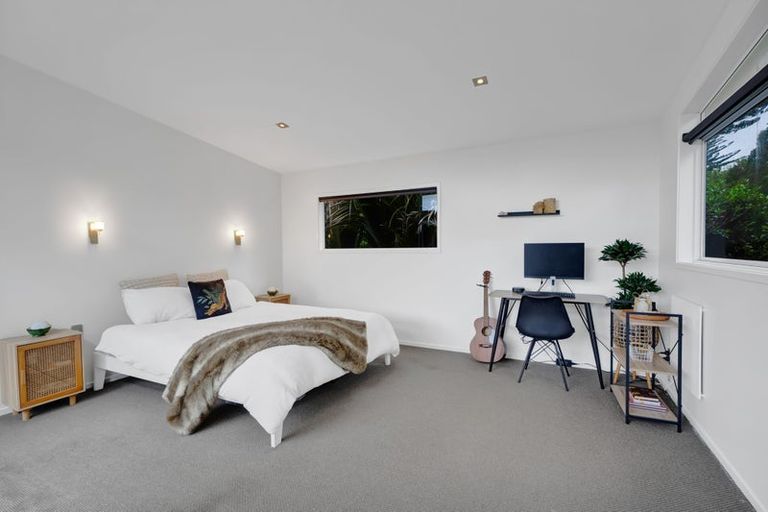 Photo of property in 70 Seaview Road, Marfell, New Plymouth, 4310