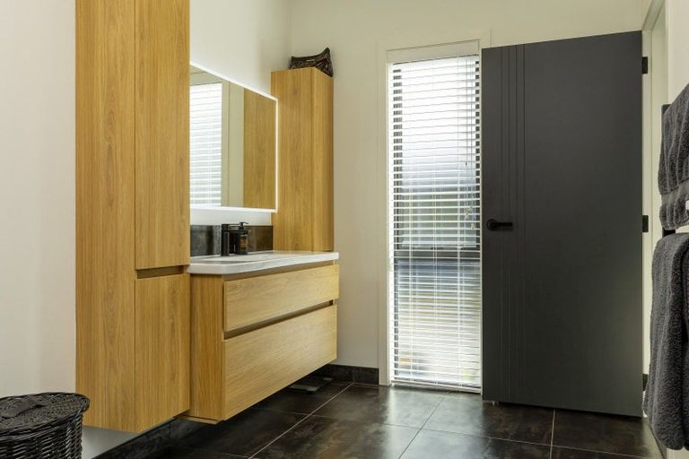 Photo of property in 2 Nga Tui Lane, Acacia Bay, Taupo, 3385