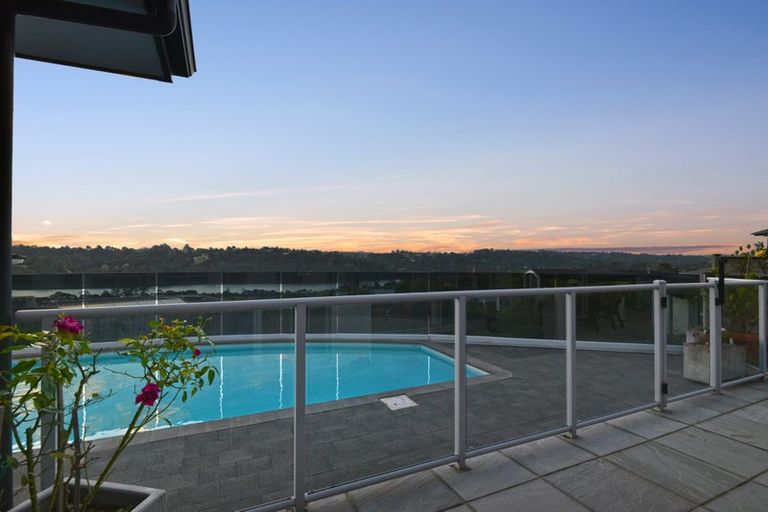 Photo of property in 160 Kittiwake Drive, Schnapper Rock, Auckland, 0632