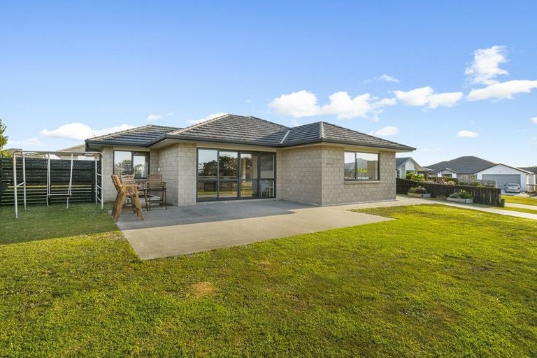 Photo of property in 50 Harbour Crest Drive, Waiuku, 2123