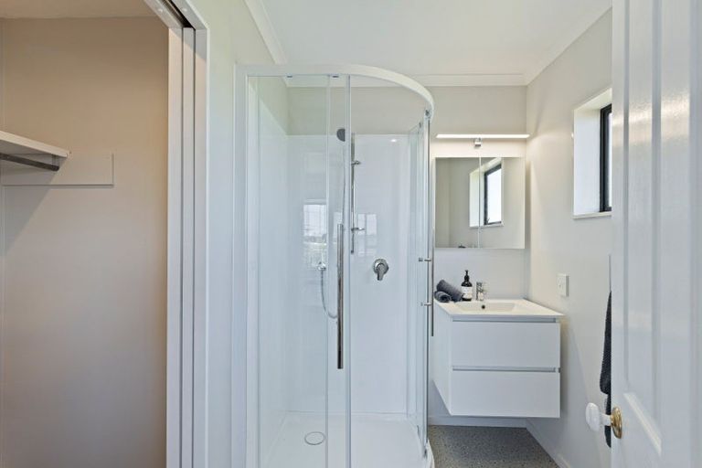 Photo of property in 47 Paynters Avenue, Strandon, New Plymouth, 4312